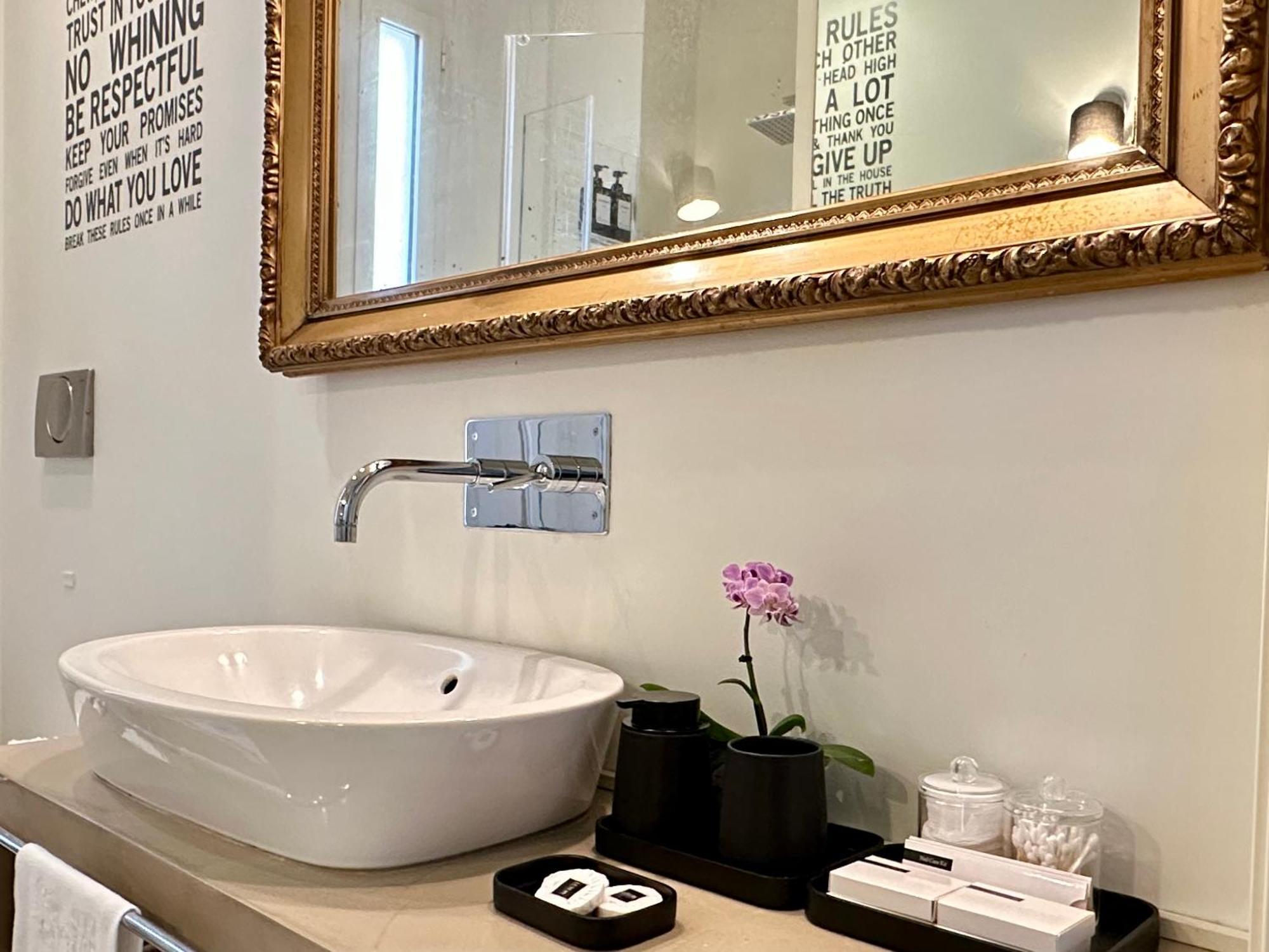 Lily Pads -Elegant Apartment- In The City Center Milano Exteriör bild