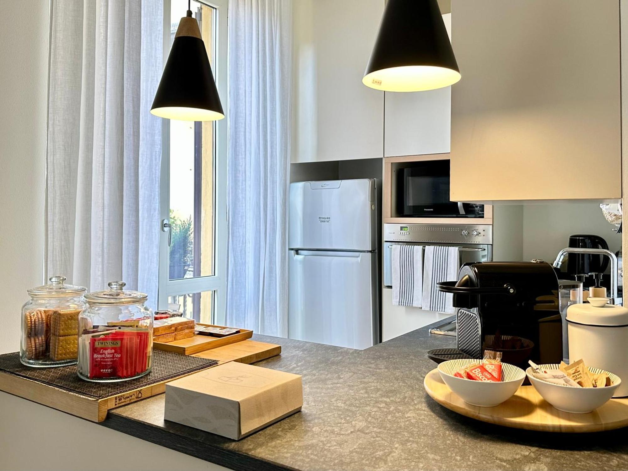 Lily Pads -Elegant Apartment- In The City Center Milano Exteriör bild